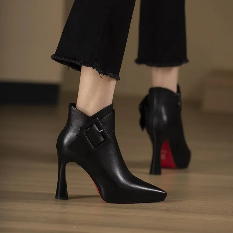 Cariza – Buckle Ankle Boots